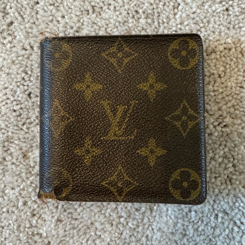 Louis Vuitton Monogram Marco Bi Fold Men’s Wallet